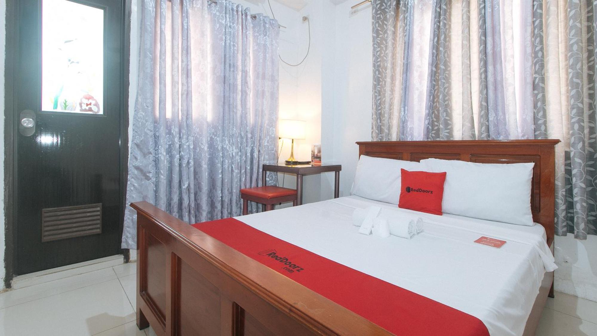 Hotel Reddoorz Near Lrt 2 Antipolo Station Exterior foto