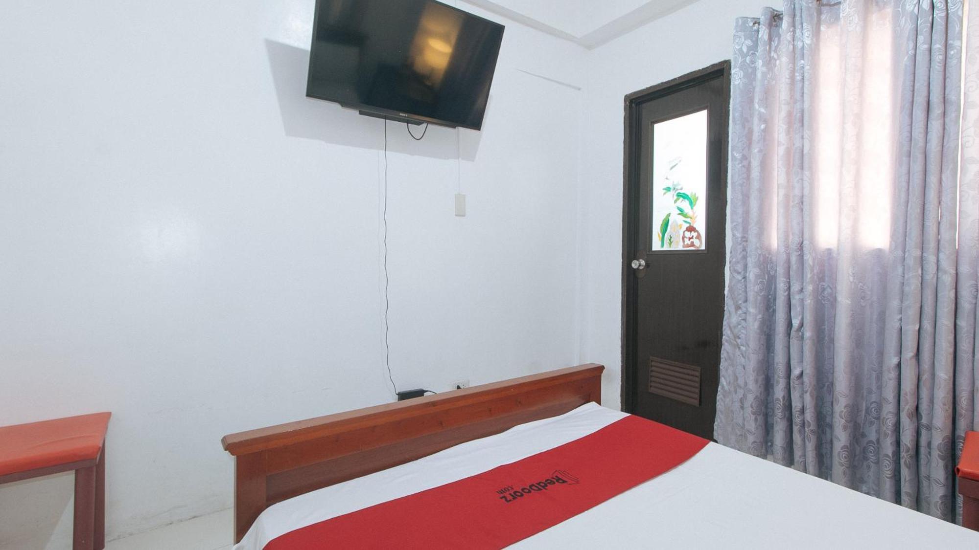 Hotel Reddoorz Near Lrt 2 Antipolo Station Exterior foto