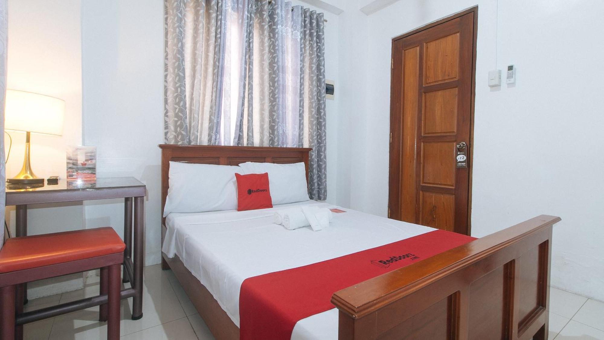 Hotel Reddoorz Near Lrt 2 Antipolo Station Exterior foto