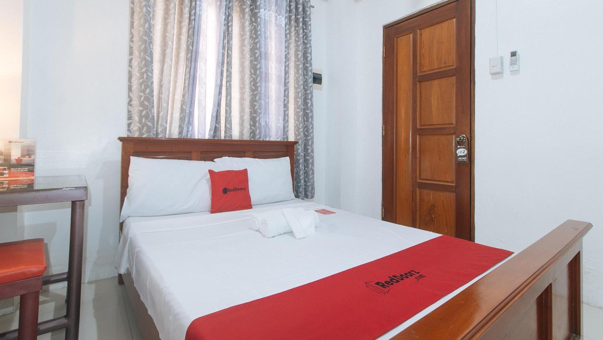 Hotel Reddoorz Near Lrt 2 Antipolo Station Exterior foto